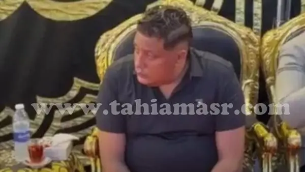 حزين ومكسور. انهيار حمو بيكا في عزاء والده| صور