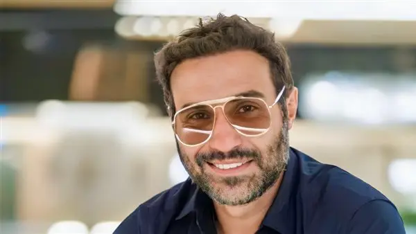 أحمد فهمي يخوض تجربة الإنتاج في مسرحيته الجديدة والعرض فى مصر