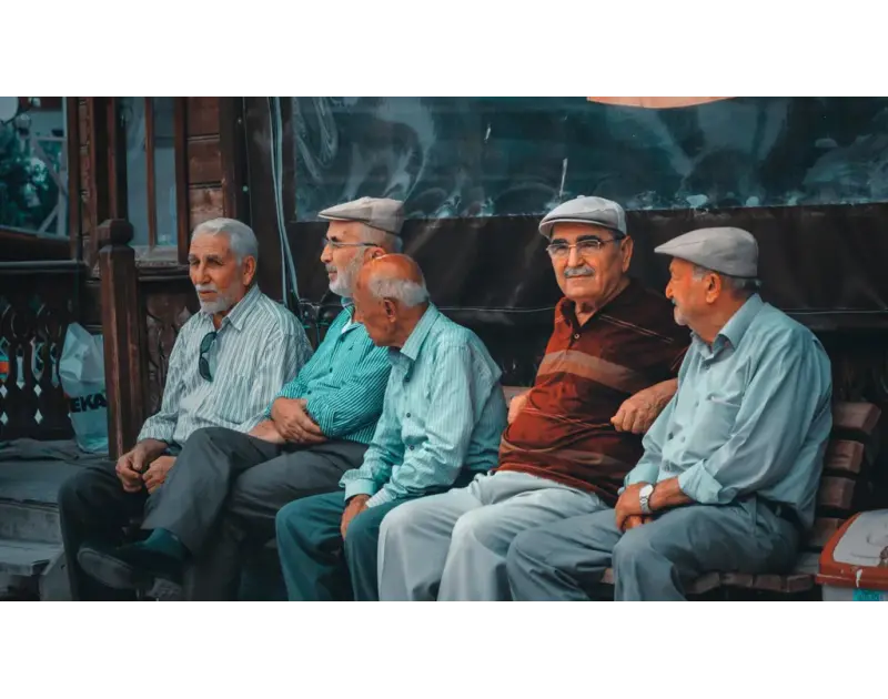 كيف تُكوِّن صداقات جديدة مع التقدّم في العمر