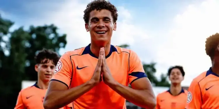 حمزة عبد الكريم يتوّج بجائزة أفضل لاعب واعد في إسبانيا