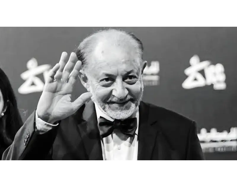 وداعاً أيقونة الفن.. رحيل الفنان القدير عبد العزيز مخيون يترك فراغاً كبيراً في قلوب محبيه