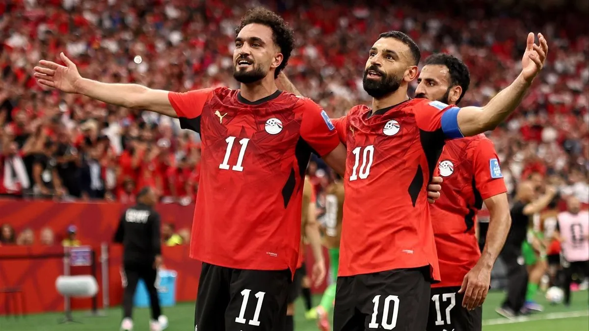 فرحة مصرية عارمة.. النجوم يشاركون الجماهير الاحتفال بانتصار الفراعنة في المونديال