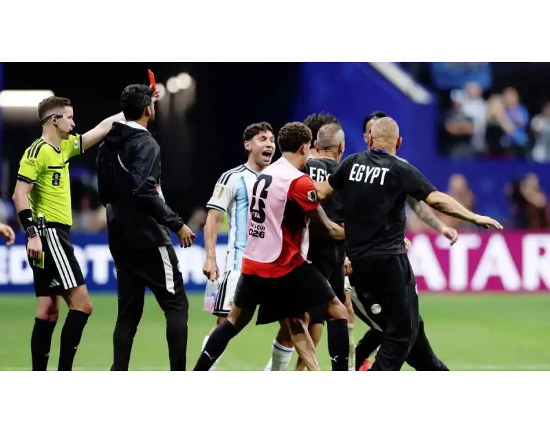 حكاية الفار اللي دخل الملاعب عشان يحقق العدالة وطلعنا منه بظلم اتش دي