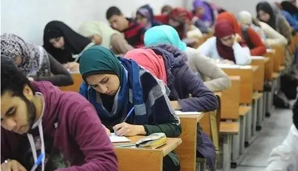 9 أخطاء يقع فيها أهالي طلاب الثانوية العامة تزيد التوتر بدل الدعم