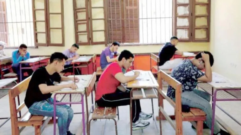 خلف أسوار اللجان: كيف أطاحت "عيون" وزارة التعليم بمسرب امتحان الرياضيات البحتة؟