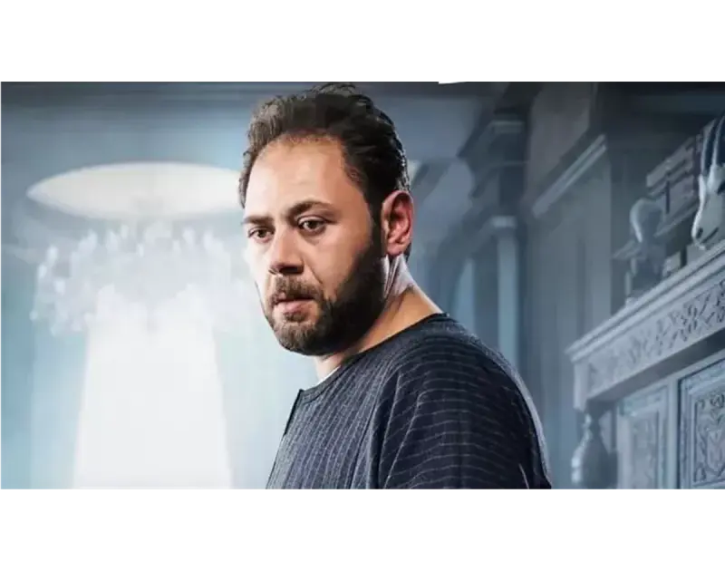 كواليس الغضب الجماهيري: محمد علي رزق يفتح النار على تحكيم مواجهة مصر والأرجنتين