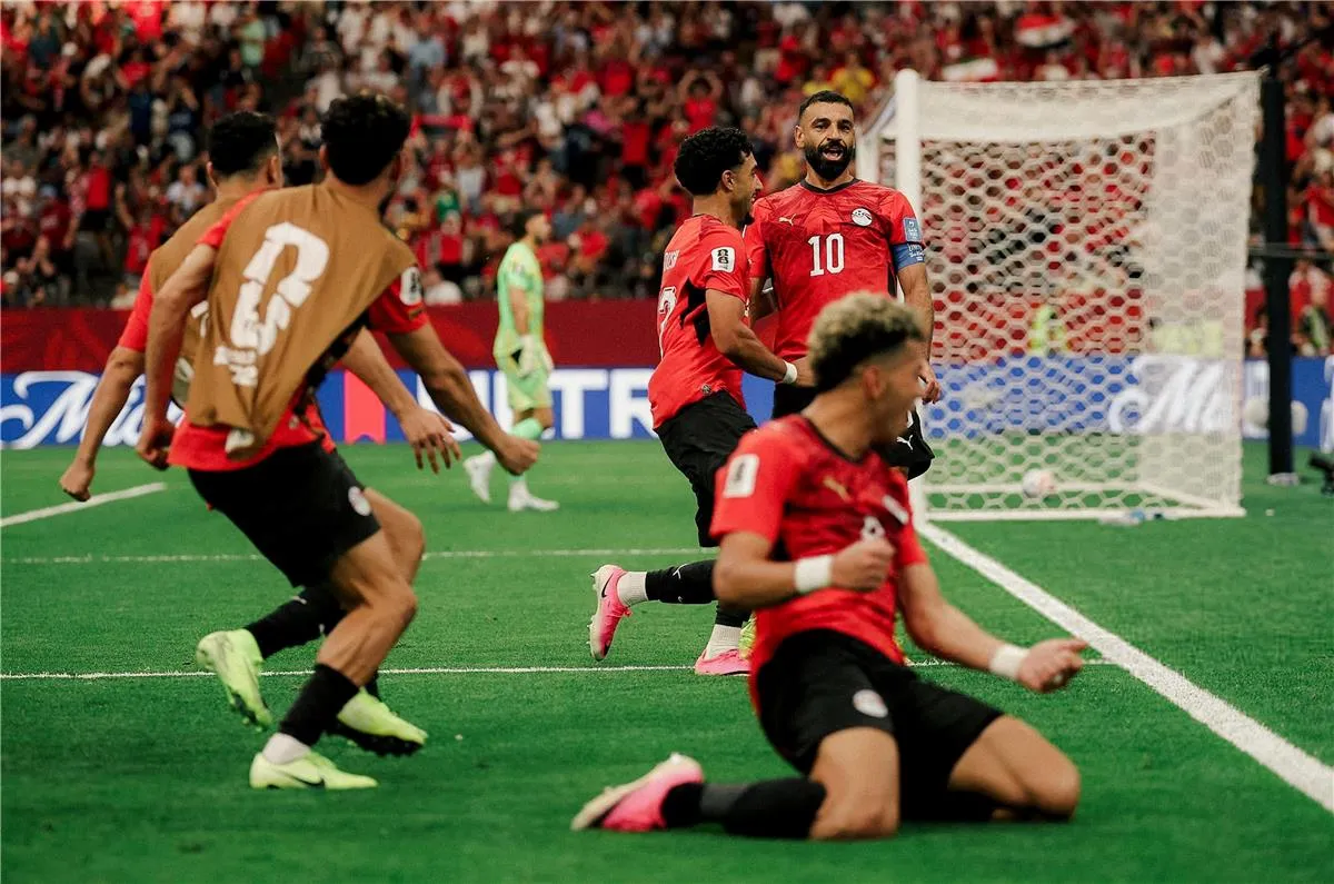 احتفالات المصريين في الكويت بفوز منتخب مصر التاريخي وتأهله لدور الـ16