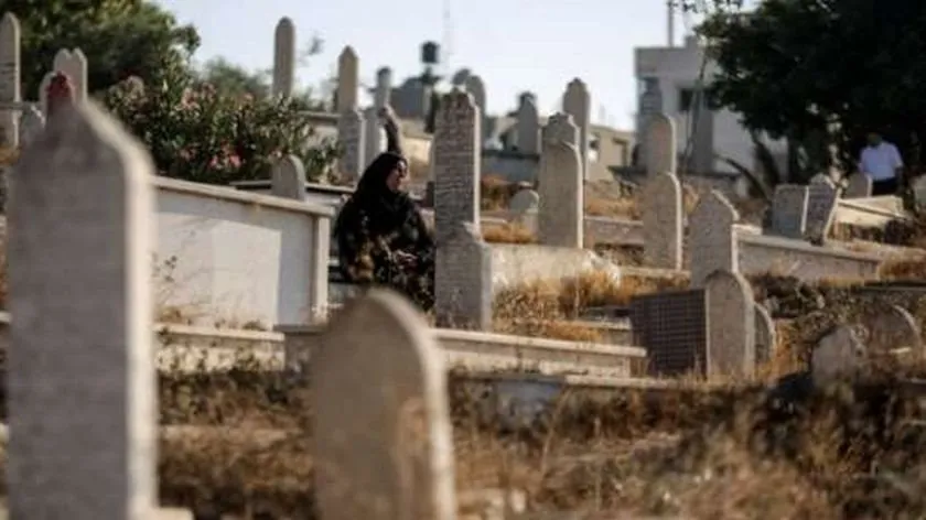 كشف المستور في جدل زيارة القبور: بين التقاليد الموروثة والتطرف في الأحكام
