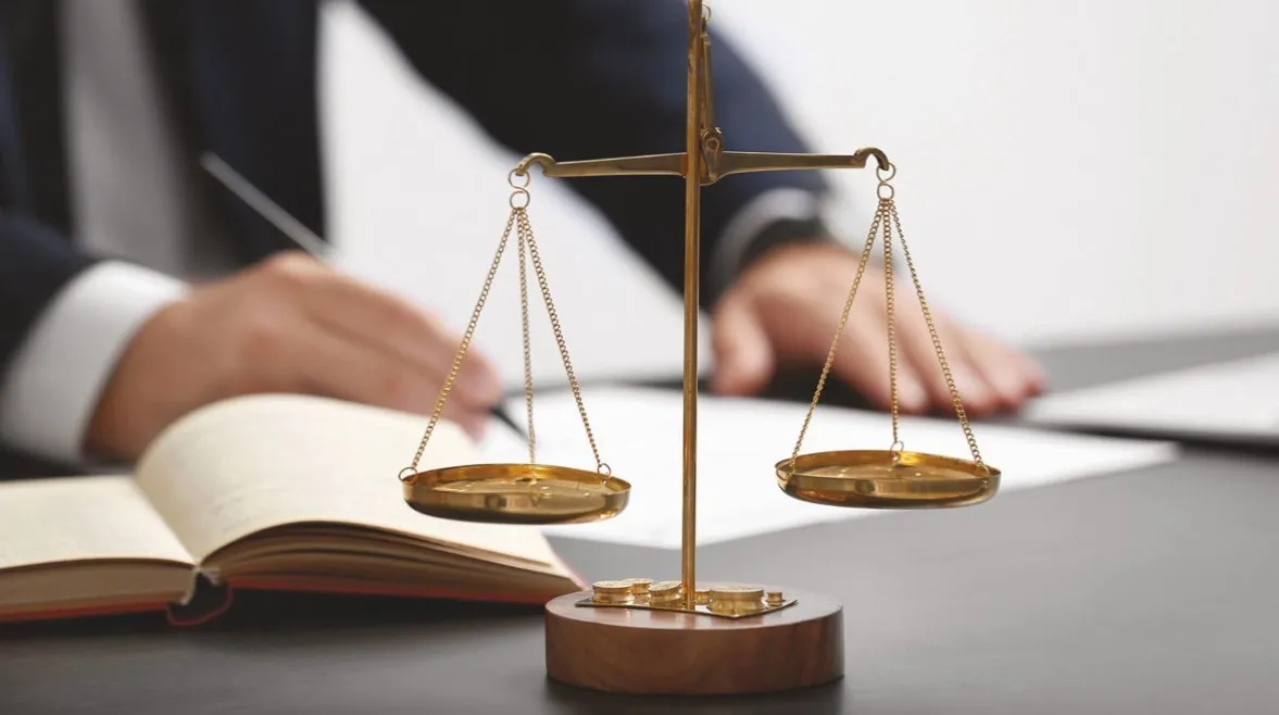 أزمة "منديل التهديد": كيف حوّل موظف خلافاً شخصياً إلى كارثة أمنية واقتصادية؟