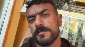 أحمد العوضي يتصدر الترند أثناء مشاهدة شمشون ودليلة بموقف مع سيدة مسنة