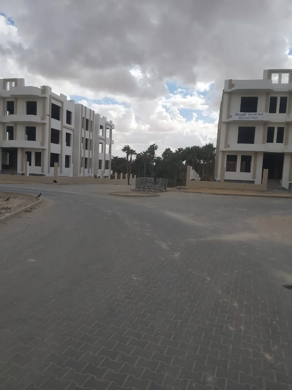 مخالفات جديدة في دريم لاند. فيلات على الجولف دون ترخيص وعمارات بلا سند بالمخطط العام