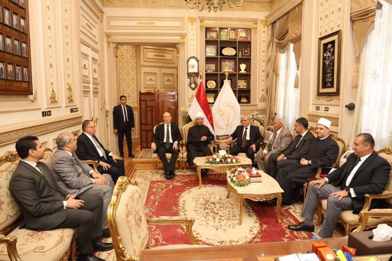 خلف الأبواب المغلقة: دلالات زيارة وزير الأوقاف لرئيس محكمة النقض في توقيت دقيق