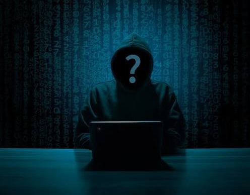 إزاي تحمي ابنك من الابتزاز الإلكتروني وعلامات الخطر اللي لازم تعرفها