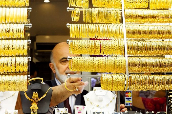 أسعار الذهب اليوم الجمعة 10 نوفمبر 2023 .. عيار 21 ناوي على التقيلة 