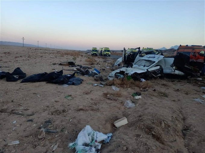 بالأسماء .. مصرع وإصابة أكثر من 7 أشخاص في حادث تصادم على طريق أبوسمبل السياحي 
