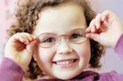 نصائح لنظارة طفلك الطبية 