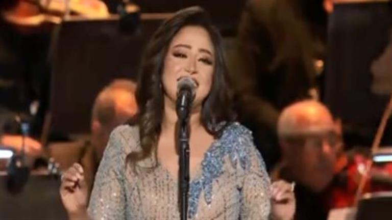 ريهام عبد الحكيم تغني “أيوة أنا مصرية” أمام حرم رئيس الجمهور 