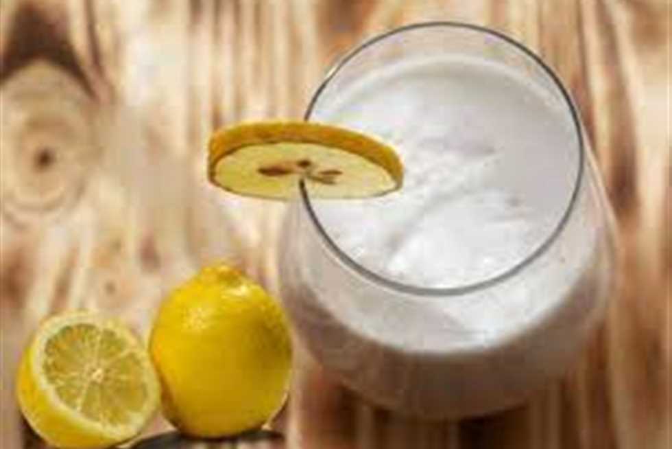 أفضل المشروبات الرمضانية المنعشة.. أسرع طريقة لتحضير عصير «الليمون باللبن» (بالمكونات)