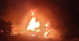 حريق داخل فندق الجوهرة بشارع الهرم.. والدفع بـ 4 سيارات إطفاء