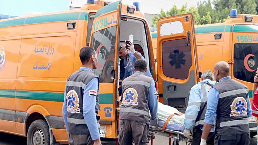 إصابة 32 شخصًا في حادث انقلاب أتوبيس بطريق السويس السخنة 