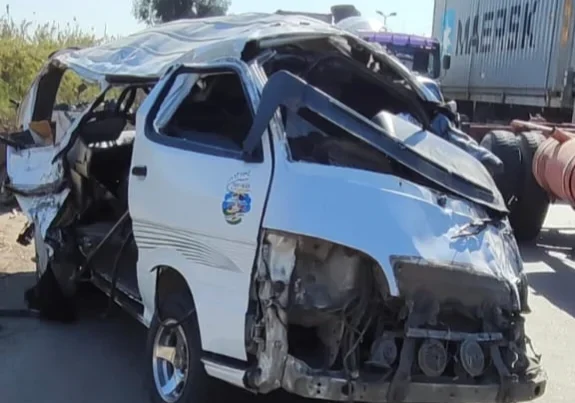 إصابة 20 شخصا في انقلاب سيارة نقل بطريق «السويس – السخنة» 