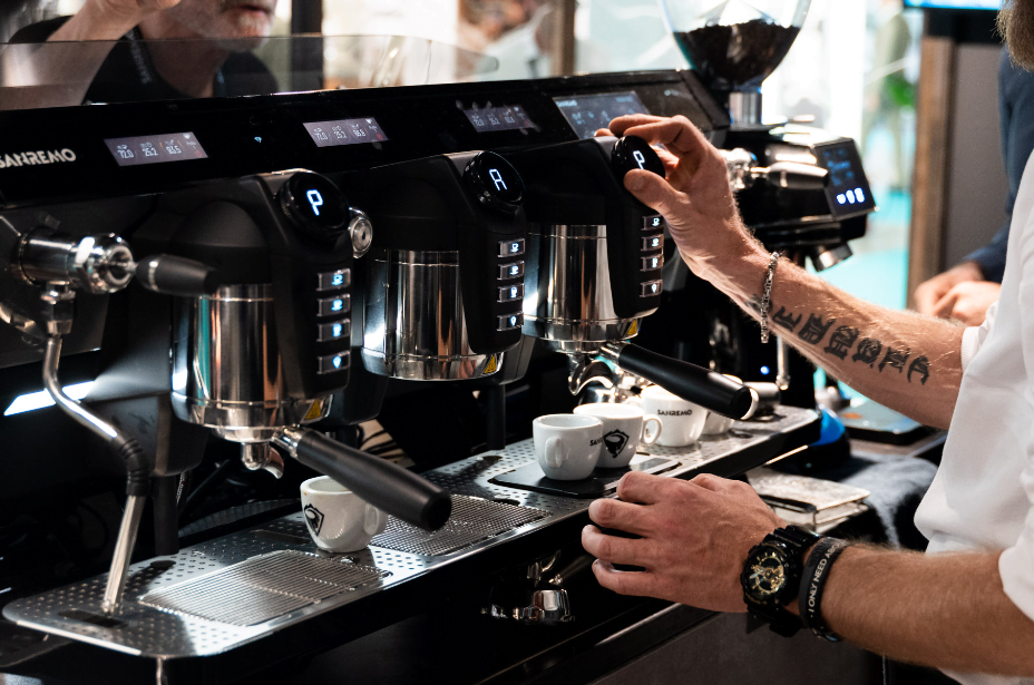 افضل ماكينات القهوة والكابتشينو الايطالي للمحلات في السوق لعام 2024 