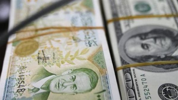 انخفاض قيمة الدولار واليورو وارتفاع اليوان الصيني أمام الروبل