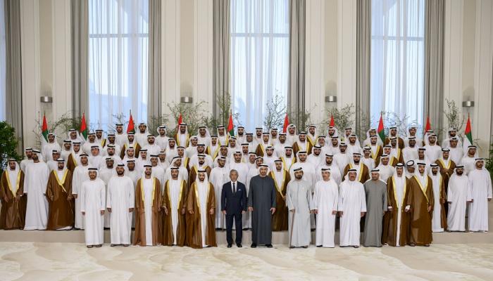 رئيس دولة الإمارات ومحمد بن راشد يشهدان عرسا جماعيا