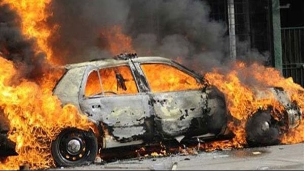 اشتعال النيران فى سيارة ملاكى أمام جامعة القاهرة 