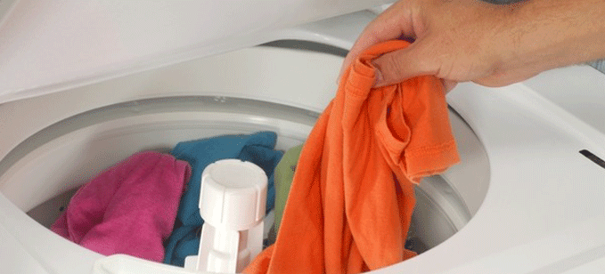 يا ربات البيوت: اغسلوا الملابس قبل تخزينها.. هتتكاثر فيها البكتريا