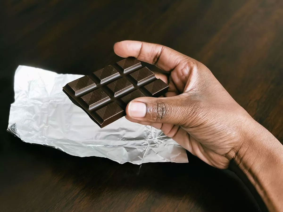 «البق» يهدد إمدادات الشوكولاتة وابتكار طريقة لحماية أشجار الكاكاو