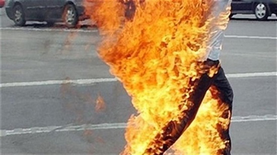 سائق يشعل النيران في جسده بالشرابية.. والسبب صادم؟