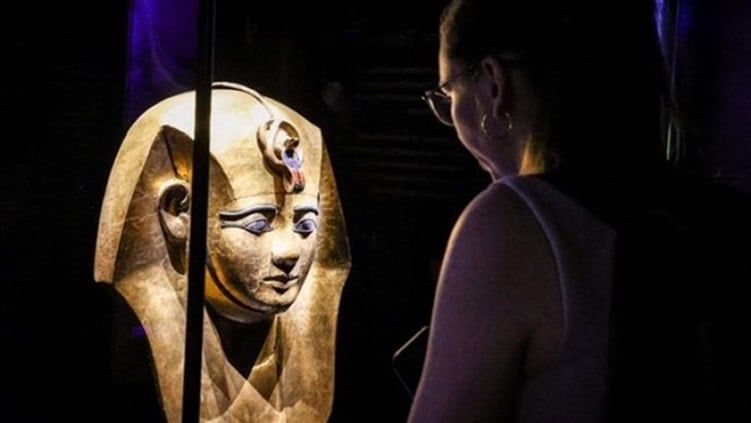بعد سرقته منذ ثلاثة عقود...مصر تستعيد رأس تمثال عمره 3400 عام للملك رمسيس الثاني