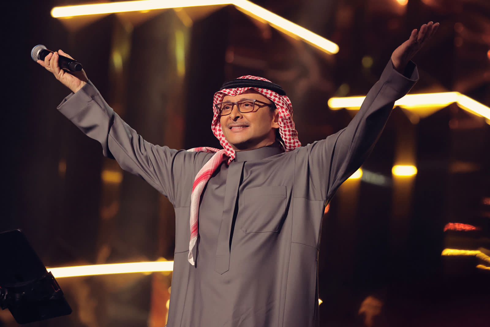 عبد المجيد عبد الله يكشف سر النجاح الكبير بعد نفاد تذاكر حفلاته الثلاث 