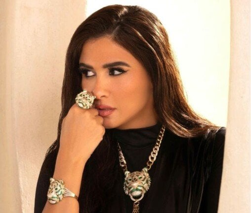 ياسمين عبد العزيز تحتفل بعيد الفطر على أغنية «اختياراتي مدمرة حياتي» 