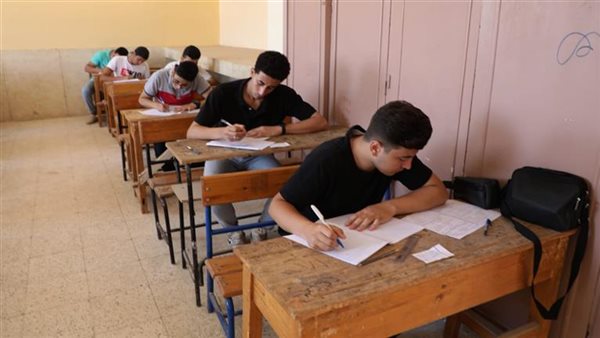 عاجل| طالب يعتدي على معلم منعه من الغش بالامتحانات في طنطا 