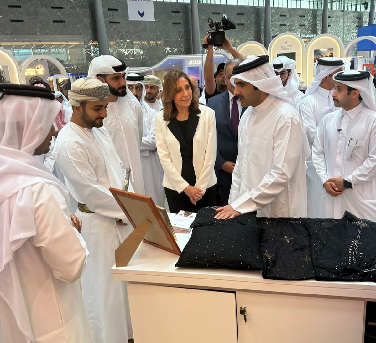 وزيرة الثقافة تشارك فى افتتاح معرض الدوحة للكتاب